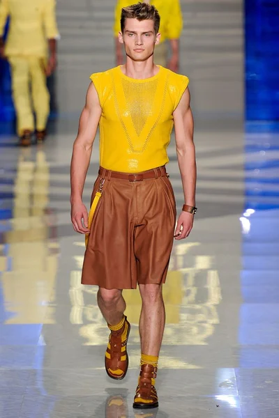 Look 19
